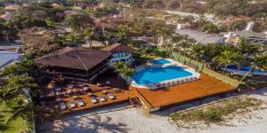 A piscina localizada em Coconut's Maresias Hotel ou nos arredores