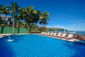 A piscina localizada em Coconut's Maresias Hotel ou nos arredores