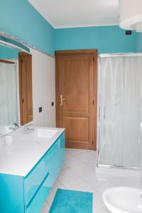 A bathroom at Viona Apartments