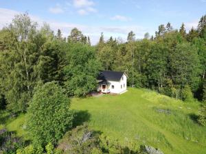 an aerial view of a house on a green field at Lilla Lilo Gården in Östersund