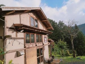 a house that is being built with windows at Uenohara - House / Vacation STAY 47885 in Uenohara