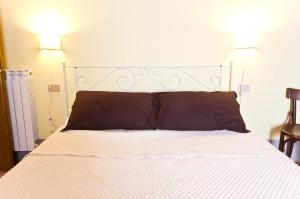 A bed or beds in a room at Agriturismo La Magione