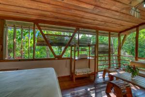 Posezení v ubytování Omega Tours Eco-Jungle Lodge