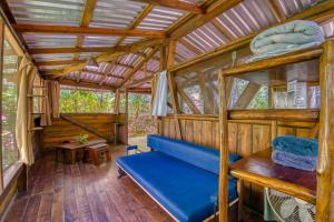 Posezení v ubytování Omega Tours Eco-Jungle Lodge