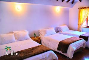 Tempat tidur dalam kamar di Hotel Villa Palmas