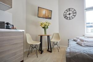 Łóżko lub łóżka w pokoju w obiekcie FLORIANSKA 32 by PI Apartments