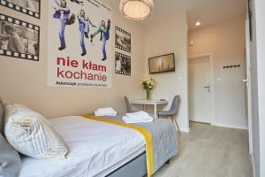 Łóżko lub łóżka w pokoju w obiekcie FLORIANSKA 32 by PI Apartments