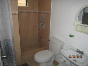 Koupelna v ubytování Affordable Apartment