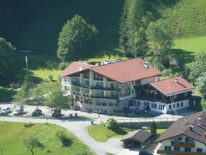 Blick auf Alpenhotel Beslhof aus der Vogelperspektive