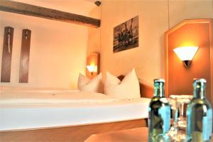 Postel nebo postele na pokoji v ubytování Hotel zum Bräu