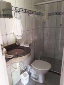 a small bathroom with a toilet and a sink at Pousada Vida Mar in Barra Grande