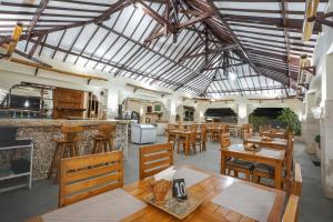 Ein Restaurant oder anderes Speiselokal in der Unterkunft Rinjani Lodge 