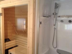 Koupelna v ubytování Haus Bergblick + 21 fotografií