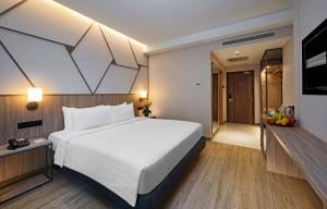 Postel nebo postele na pokoji v ubytování Swiss-Garden Hotel Bukit Bintang Kuala Lumpur