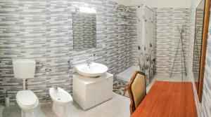 a bathroom with a sink and a toilet and a shower at Metro Guest House in Naples