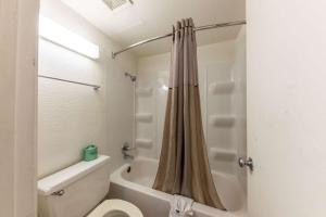 a bathroom with a tub and a toilet and a shower at Motel 6-North Richland Hills, TX in North Richland Hills +29 photos