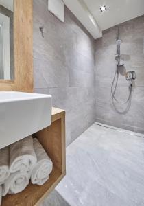 a bathroom with a white sink and a shower at Chalet Fuchsbau in Viehhofen