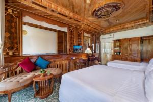 Postel nebo postele na pokoji v ubytování Coco Palm Beach Resort
