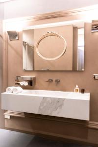 Vonios kambarys apgyvendinimo įstaigoje Le Quattro Dame Luxury Suites