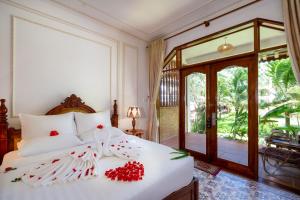 Postel nebo postele na pokoji v ubytování Coco Palm Beach Resort