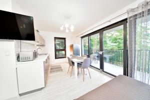 TV a/nebo společenská místnost v ubytování Apartament Szarotka - Apartamentuj