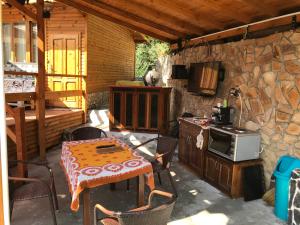 Dapur atau dapur kecil di Guest House „ Mountain Rest“