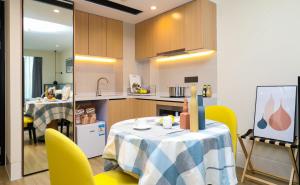 Virtuve vai virtuves zona naktsmītnē Citadines Gaoke Liangjiang Chongqing