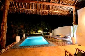 Der Swimmingpool an oder in der Nähe von Pongwe Beach Hotel