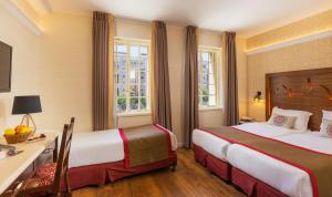 Letto o letti in una camera di YMCA Three Arches Hotel