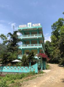 Bangunan di mana terletaknya rumah tamu ini