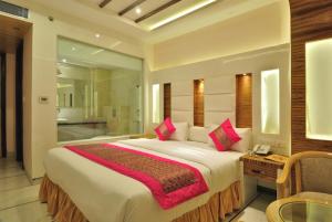 Tempat tidur dalam kamar di Hotel Aman Continental - Paharganj