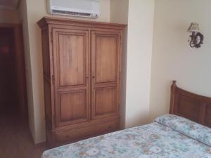 A bed or beds in a room at Hotel Rural Puerta de Caderechas