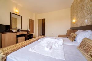 A bed or beds in a room at Hotel Iris