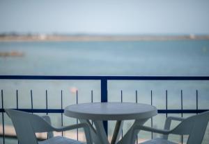 Galeriebild der Unterkunft Hotel Restaurant Juanito Platja in Sant Carles de la Ràpita