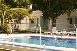 Bazén v ubytování Hostal Las Cumbres nebo v jeho okolí