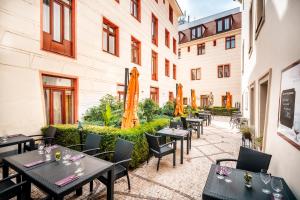 Budova, v ktorej sa hotel nachádza + 37 fotografií