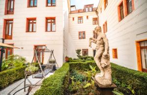 Vonkajšia záhrada v ubytovaní Hotel Elite Prague