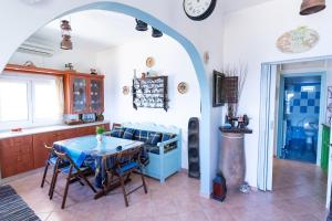 A seating area at Ikarian Endless Blue
