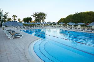 Bazén v ubytování ROBINSON PAMFILYA - All Inclusive nebo v jeho okolí