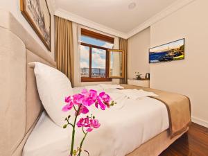 Postel nebo postele na pokoji v ubytování Nusretbey Hotel + 37 fotografií