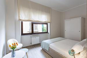 A bed or beds in a room at Genova XXV Aprile by Wonderful Italy