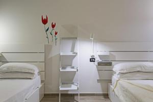 A bed or beds in a room at Genova XXV Aprile by Wonderful Italy