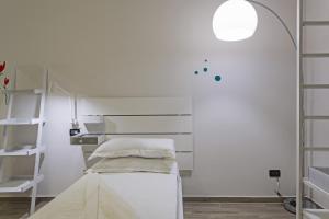 A bed or beds in a room at Genova XXV Aprile by Wonderful Italy