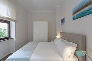 A bed or beds in a room at Genova XXV Aprile by Wonderful Italy
