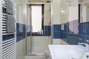 A bathroom at Genova XXV Aprile by Wonderful Italy