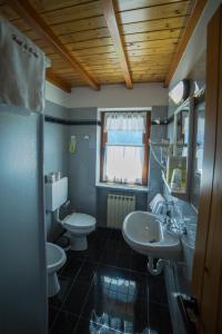 Koupelna v ubytování Hotel Le Clocher