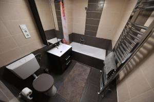 Posteľ alebo postele v izbe v ubytovaní Cosy 2 bedroom flat in the heart of Budapest