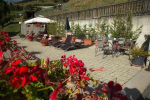 Κήπος έξω από το Hotel Le Clocher