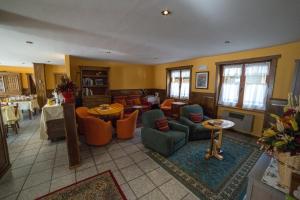Χώρος καθιστικού στο Hotel Le Clocher