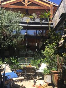 a patio with a table and chairs in a garden at La Maison Rousseau Chambre d'hôtes in Nîmes +9 photos